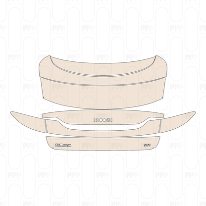 Trunk Lid with "xiaomi" & "SU7" Emblems
